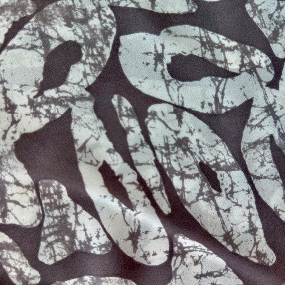 Joe Fresh Drawstring Cowl-Neck Abstract Print Top Gray/White Size M - Picture 5 of 10